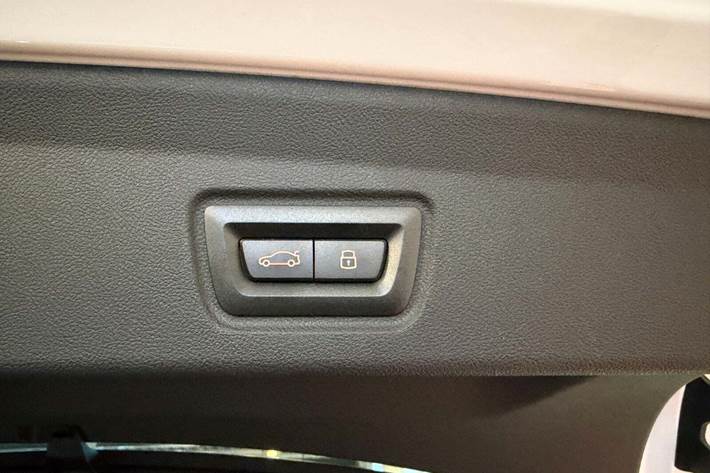 Hvid BMW i4 fra 2024