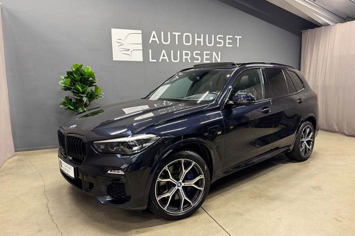 Sort BMW X5 fra 2019 set udefra