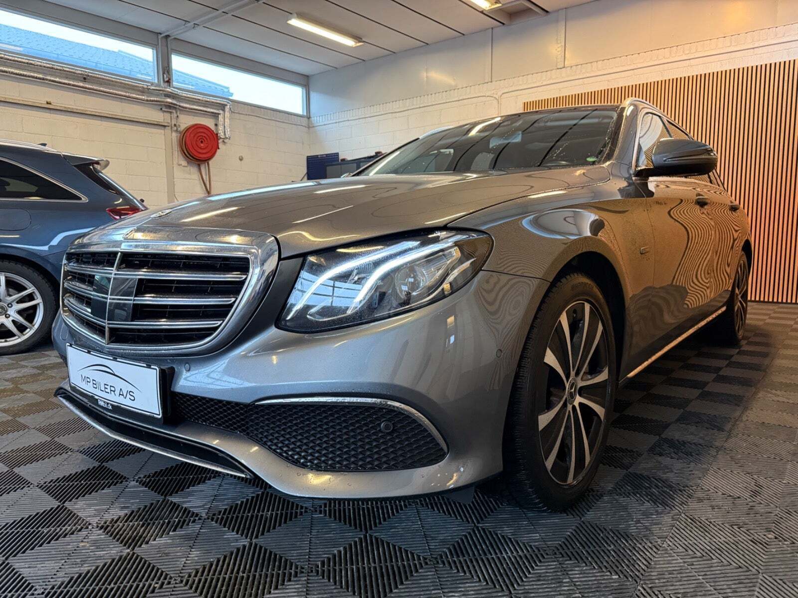 Mercedes E300 de 2,0 Luxury stc. aut.