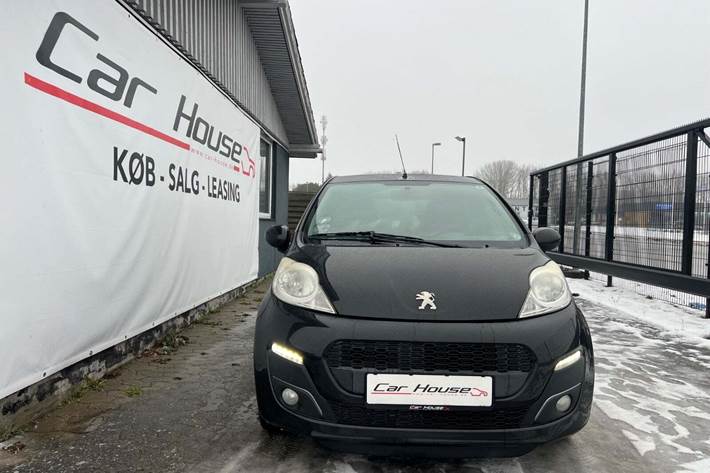 Sort Peugeot 107 fra 2014