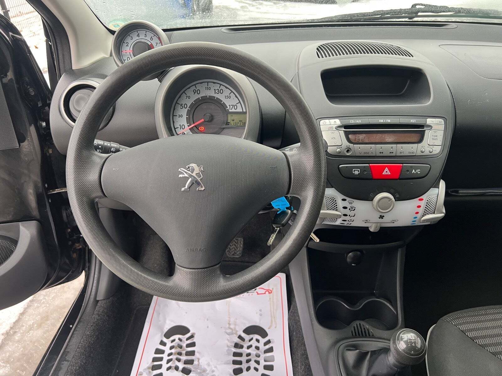 Sort Peugeot 107 fra 2014