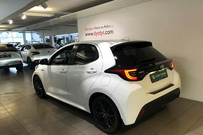 Hvid Toyota Yaris fra 2020