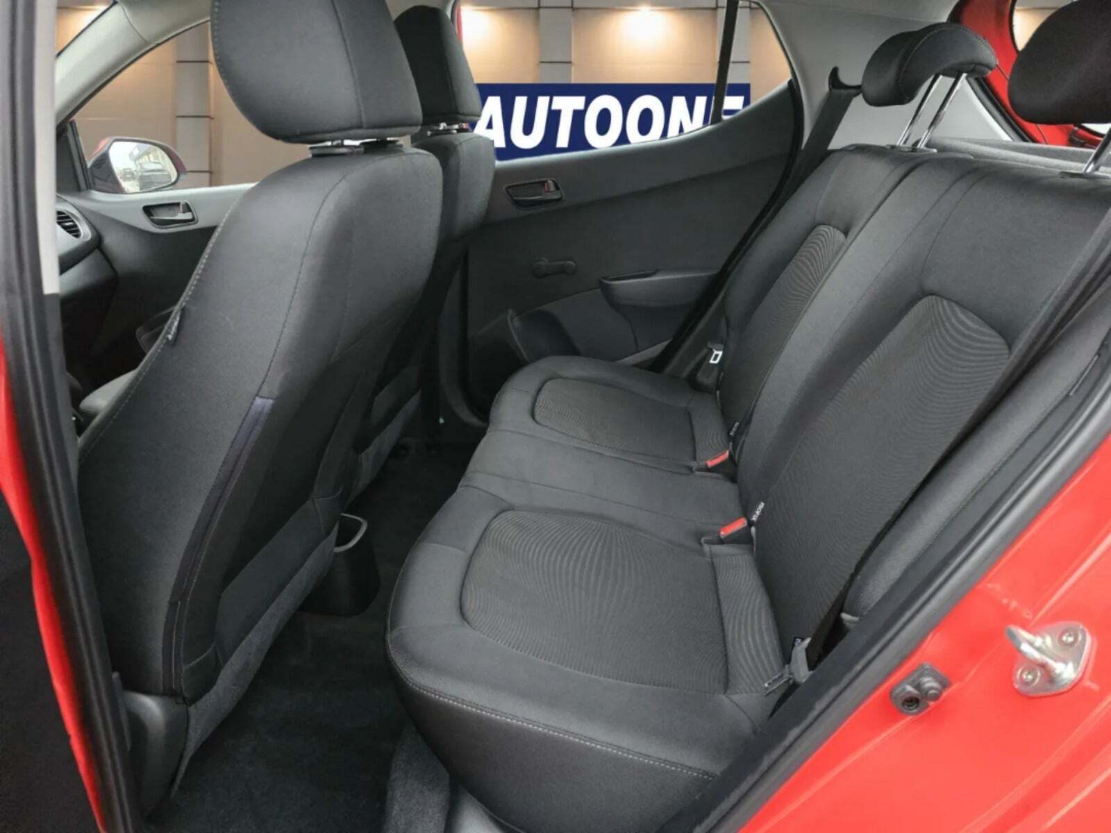 Rød Hyundai i10 fra 2019