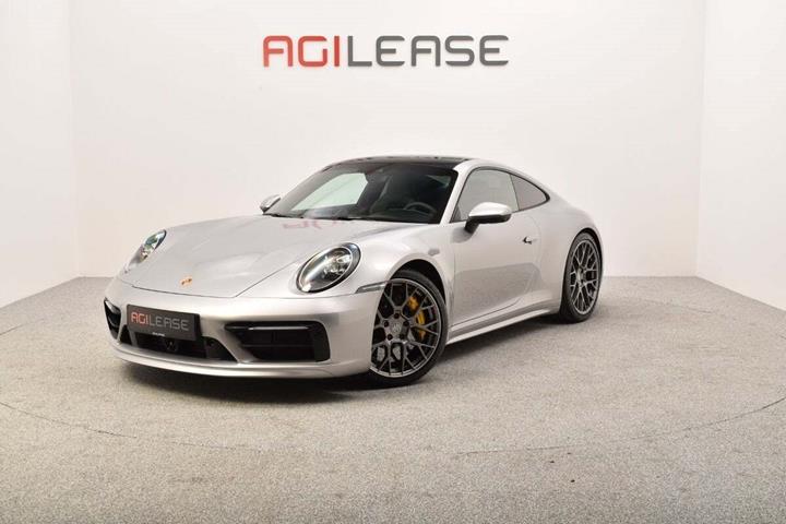 Sølv Porsche 911 Carrera 4S fra 2019 set udefra