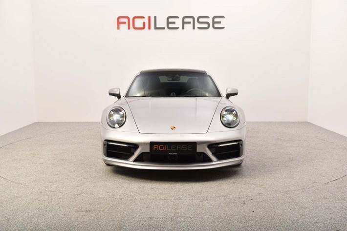 Sølv Porsche 911 Carrera 4S fra 2019