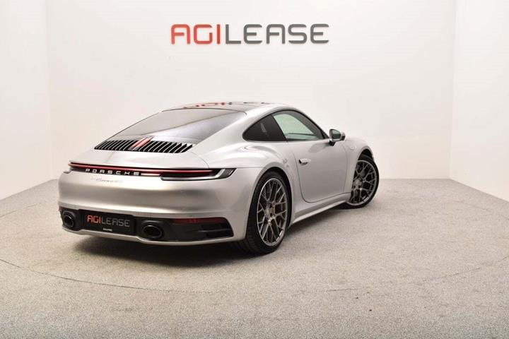 Sølv Porsche 911 Carrera 4S fra 2019