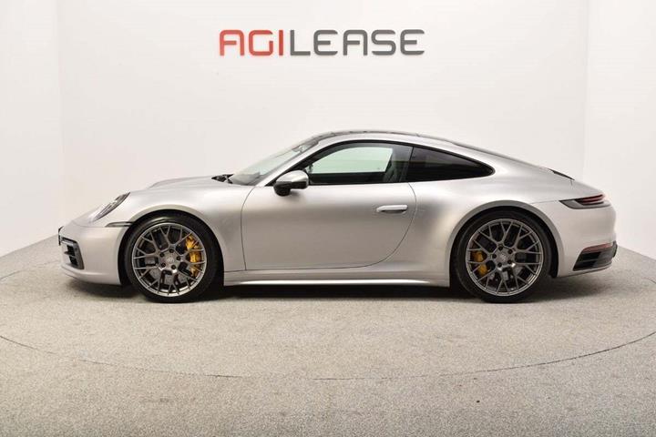 Sølv Porsche 911 Carrera 4S fra 2019