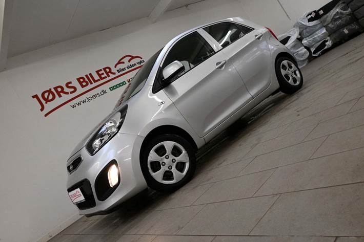 Sølv Kia Picanto fra 2014 set udefra