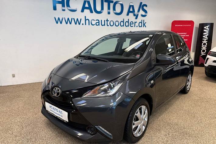 Grå Toyota Aygo fra 2017 set udefra