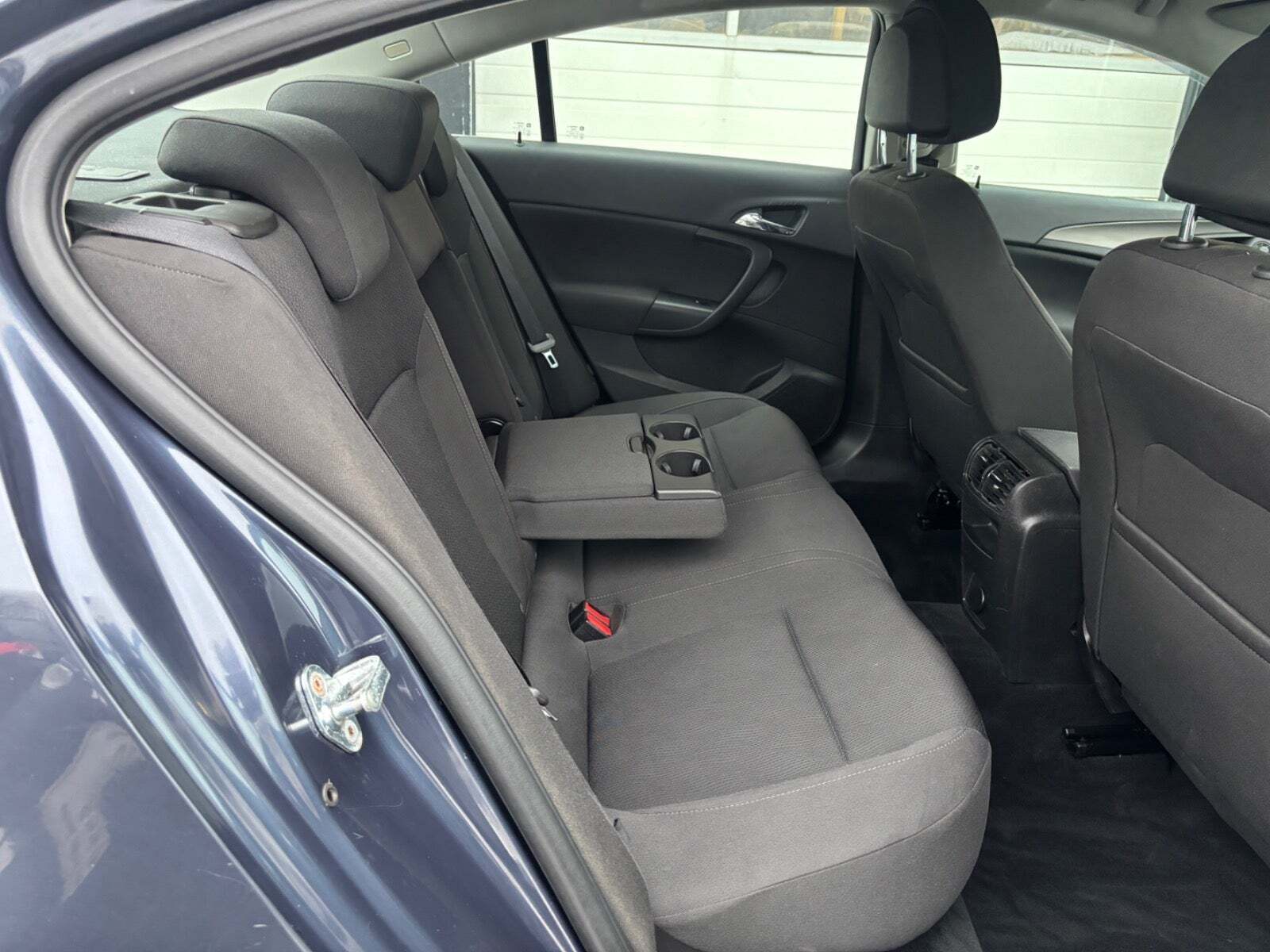 Blå Opel Insignia fra 2009