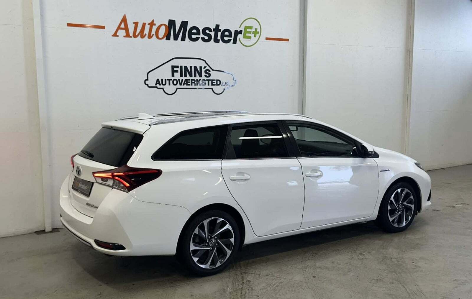 Toyota Auris 1,8 Hybrid H2 Style Skyview CVT