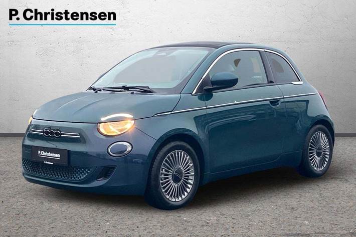Blå Fiat 500e fra 2023 set udefra