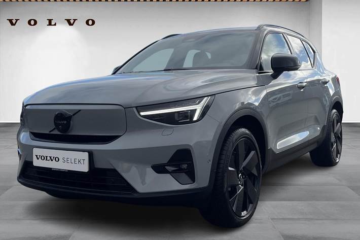 Grå Volvo EX40 fra 2025 set udefra