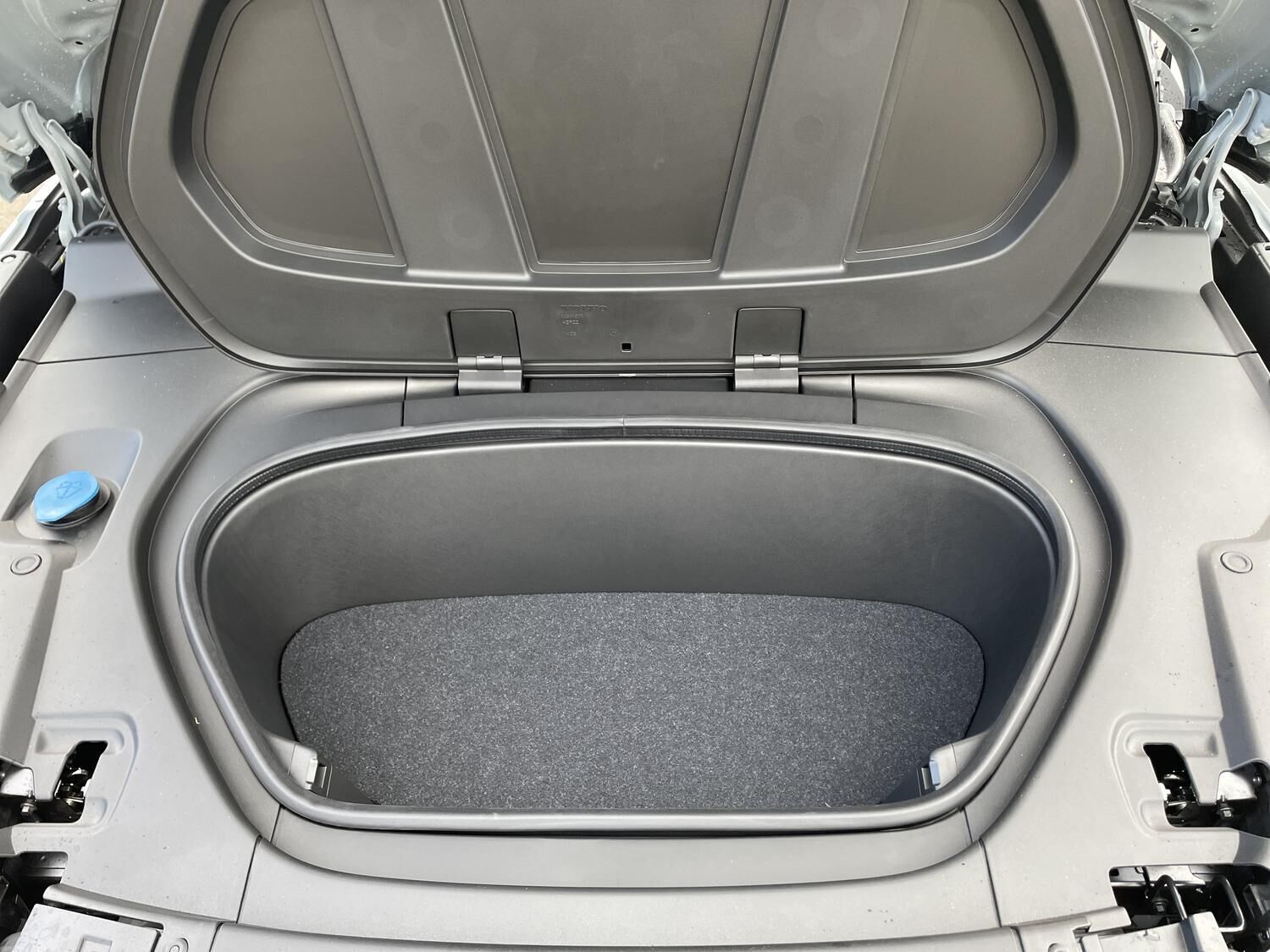 Grå Volvo EX40 fra 2025