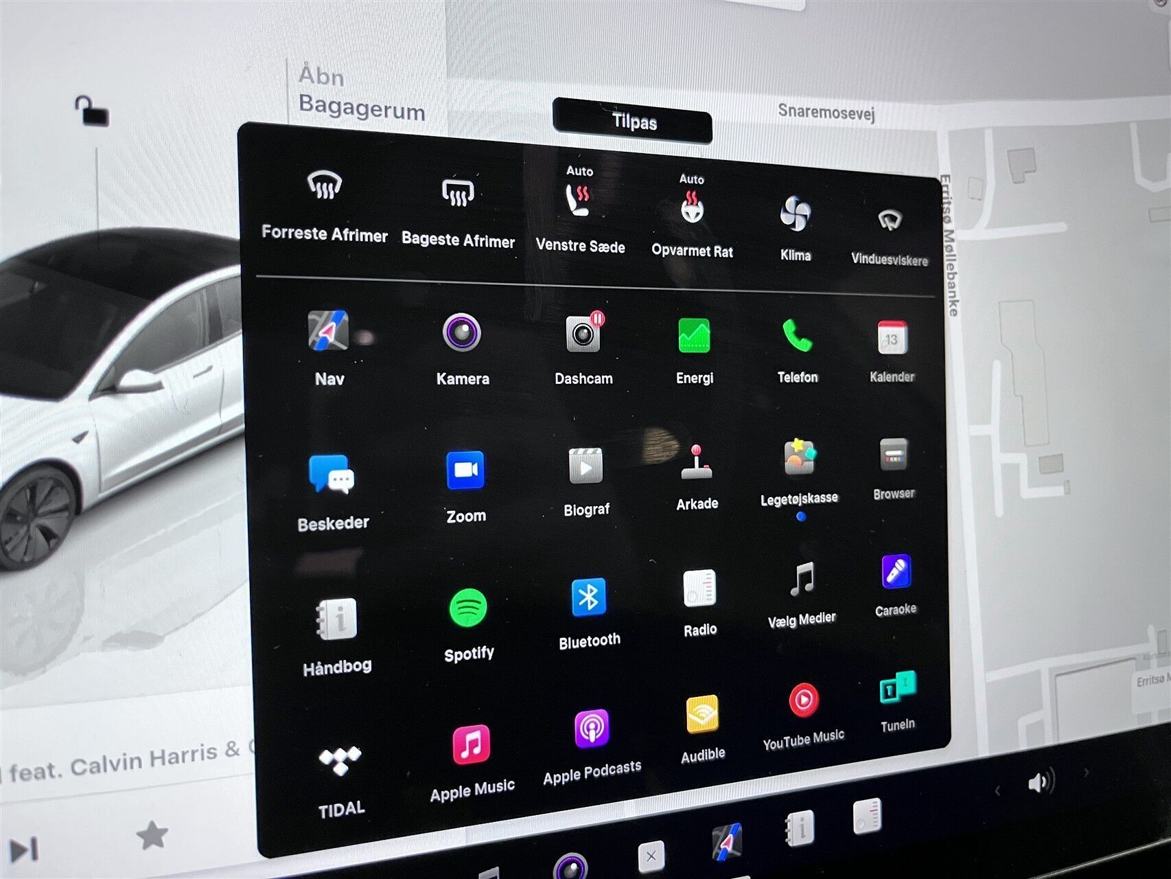 Hvid Tesla Model 3 fra 2023