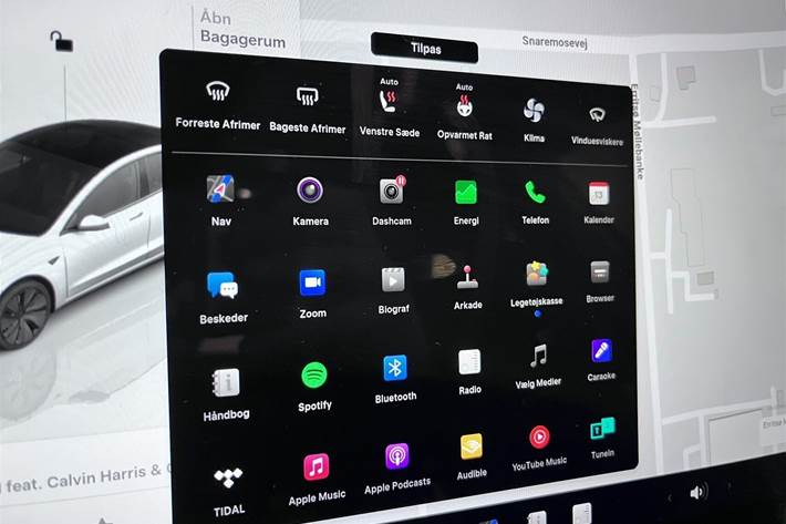 Hvid Tesla Model 3 fra 2023