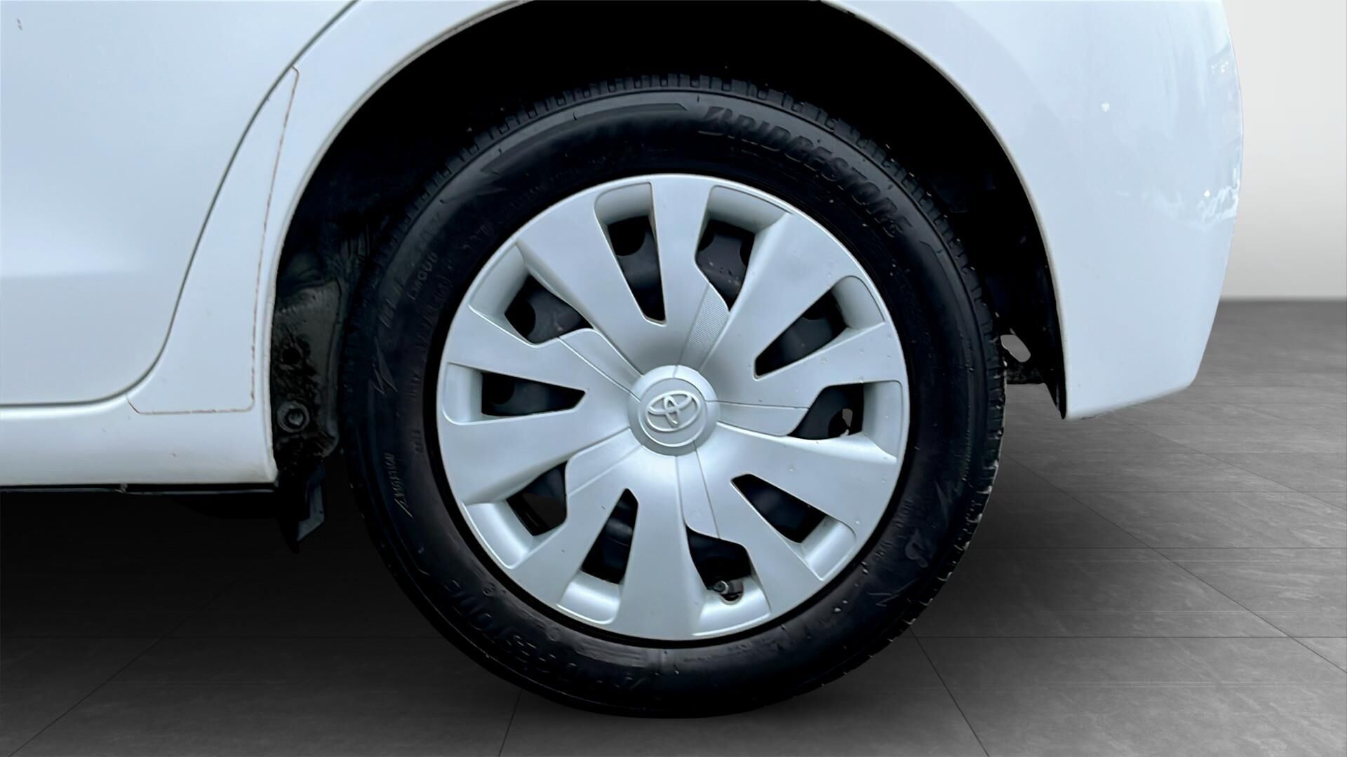 Hvid Toyota Yaris fra 2016