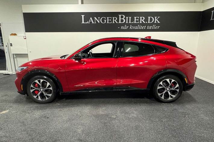 Rød Ford Mustang Mach-E fra 2022