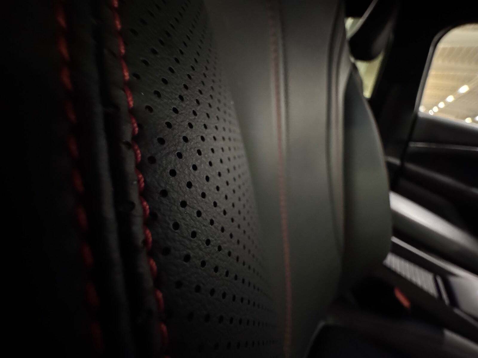 Rød Ford Mustang Mach-E fra 2022