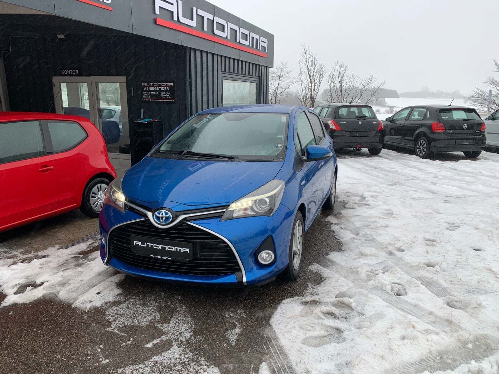 Blå Toyota Yaris fra 2015