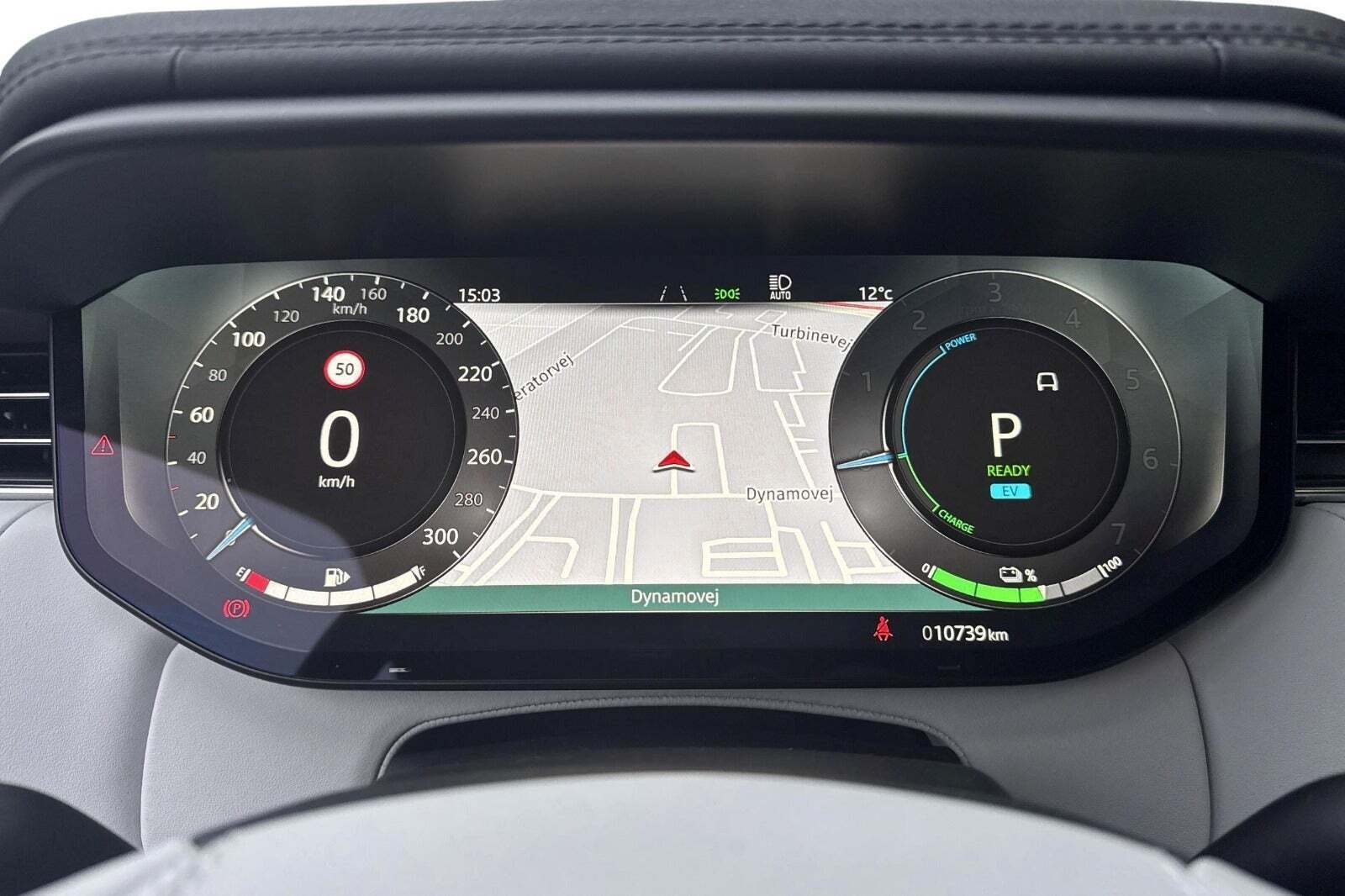 Blå Land Rover Range Rover sport fra 2025