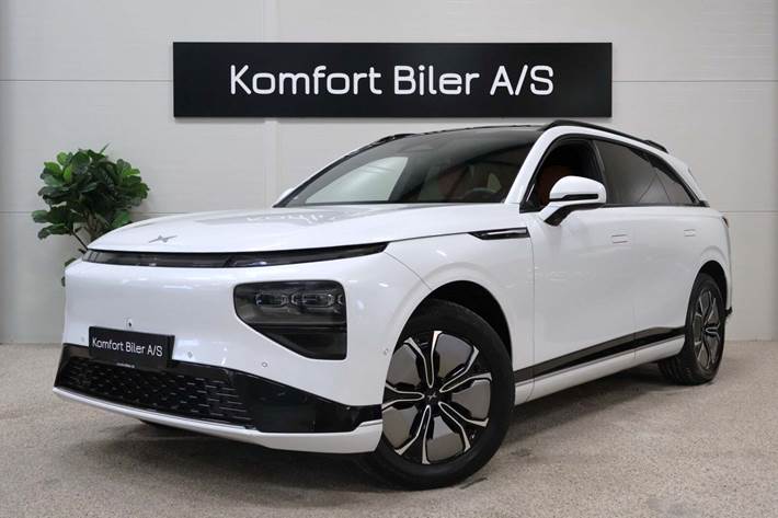 Hvid Xpeng G9 fra 2024 set udefra