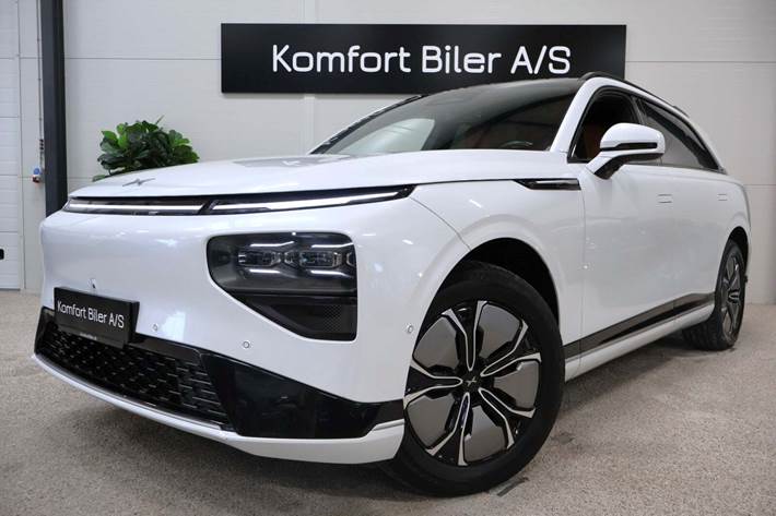 Hvid Xpeng G9 fra 2024