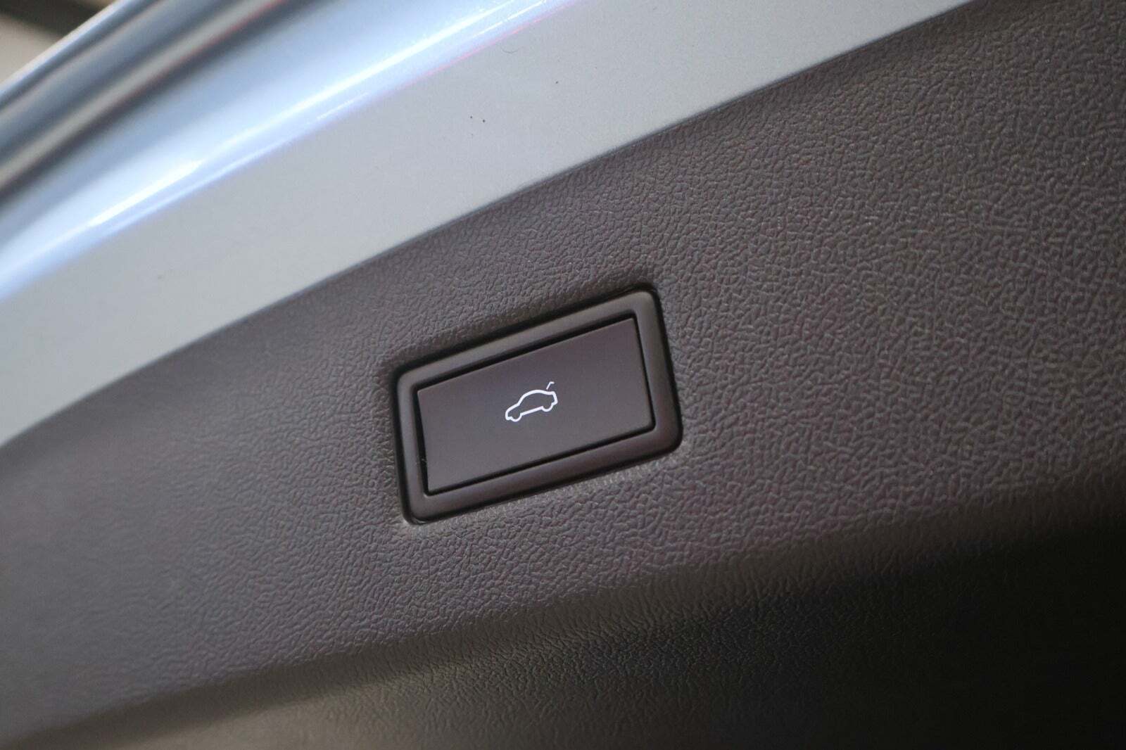 Blå Ford Explorer fra 2024