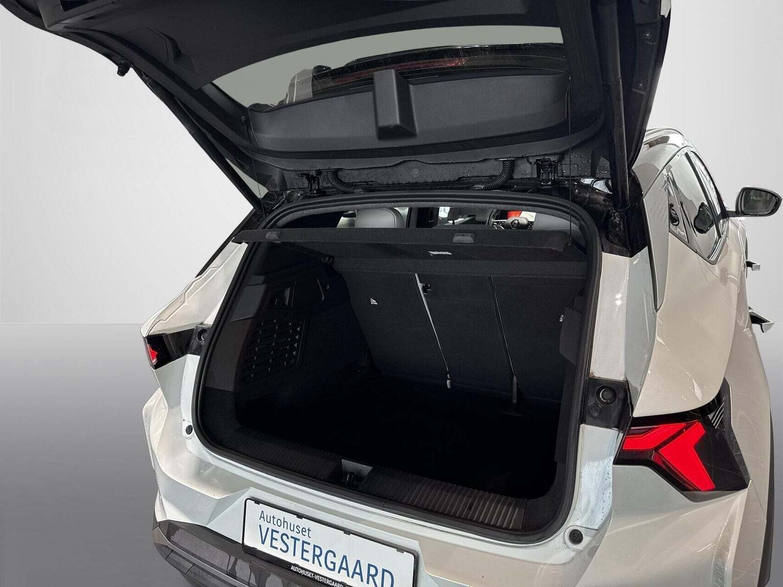 Hvid Renault Scenic E-Tech fra 2025