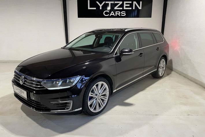 Sort VW Passat fra 2018 set udefra