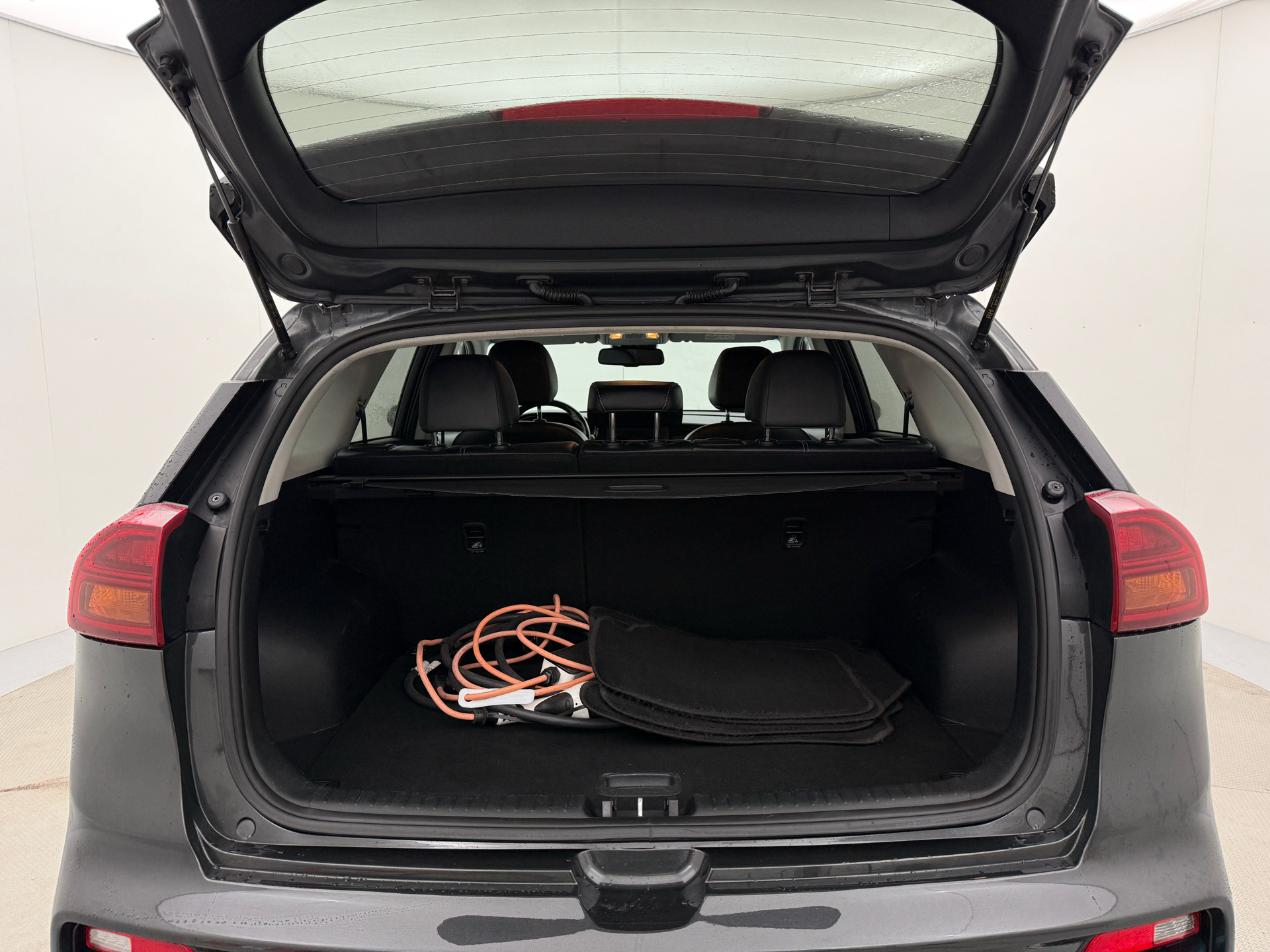 Grå Kia e-Niro fra 2021