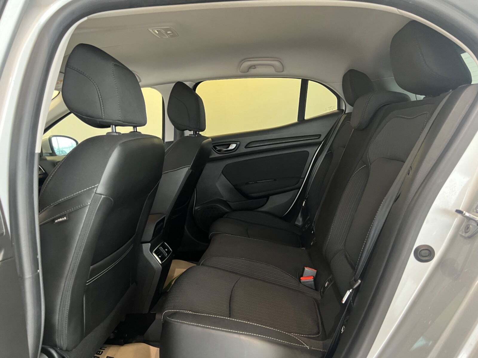 Sølv Renault Megane IV fra 2017