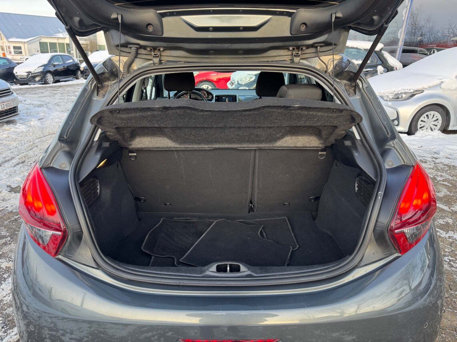 undefined Peugeot 208 fra 2016