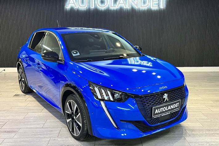 Blå Peugeot e-208 fra 2022 set udefra