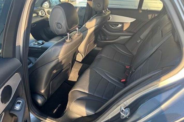 Grå Mercedes C220 d fra 2018