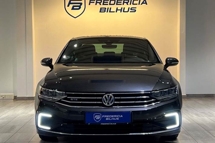 Sort VW Passat fra 2020