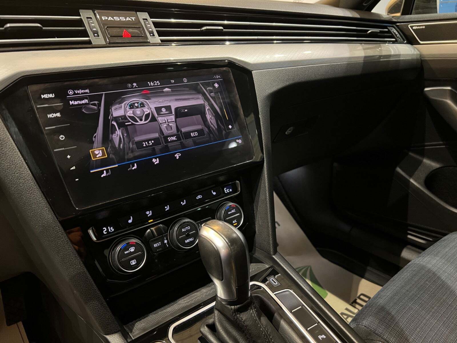 Sort VW Passat fra 2020