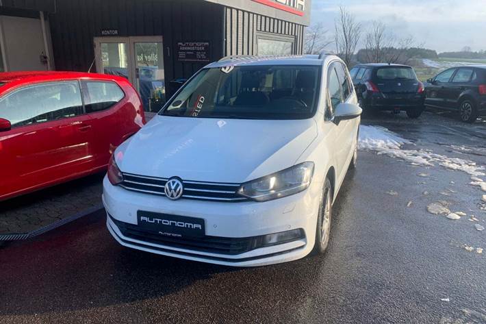 Hvid VW Touran fra 2017
