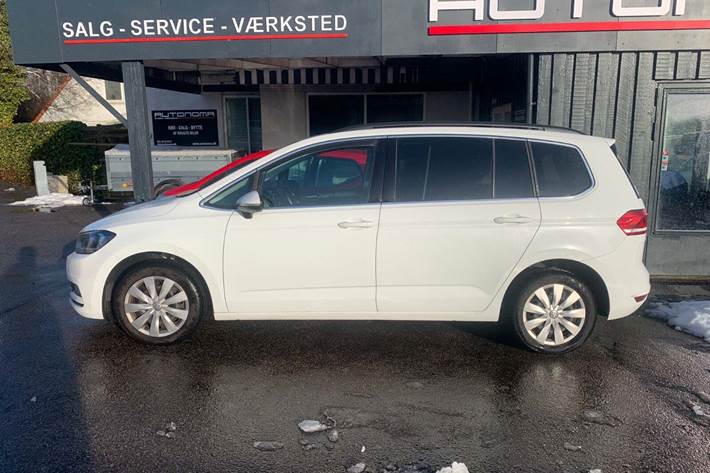 Hvid VW Touran fra 2017