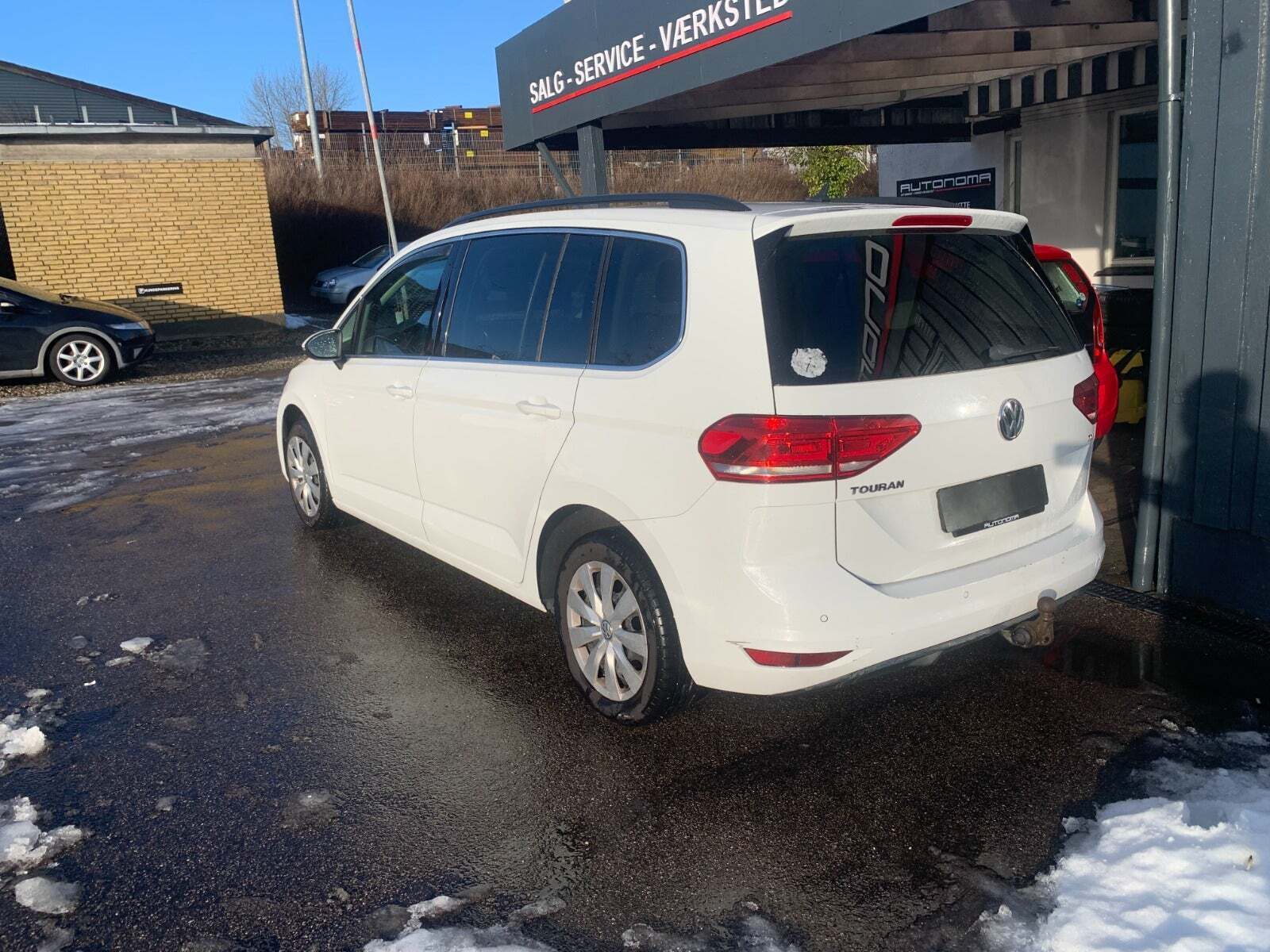 Hvid VW Touran fra 2017