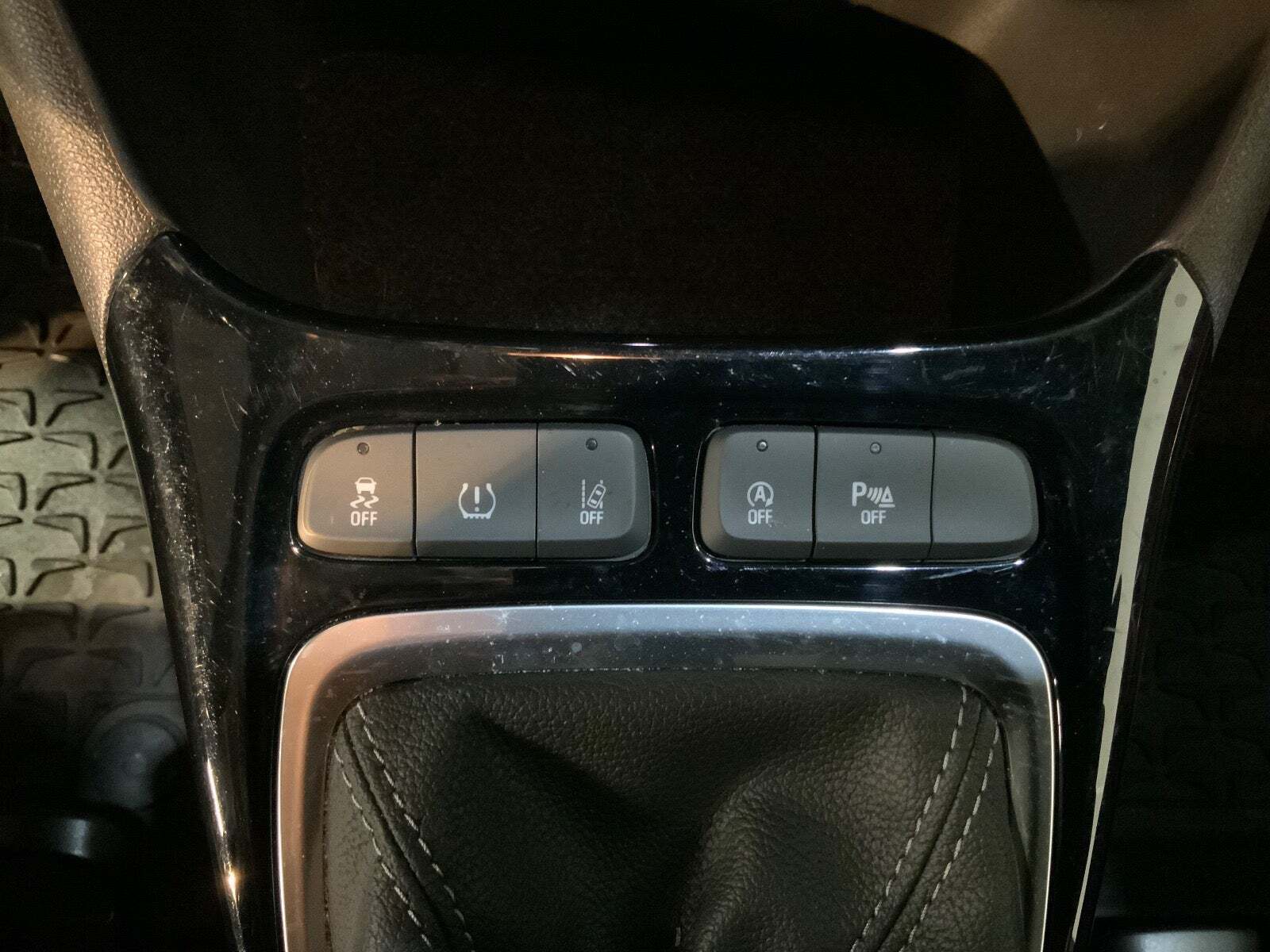 Hvid Opel Crossland fra 2023