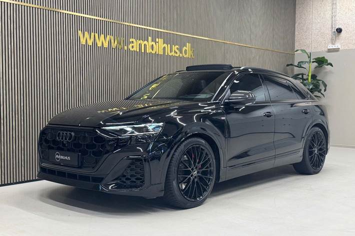 Sort Audi Q8 fra 2025 set udefra