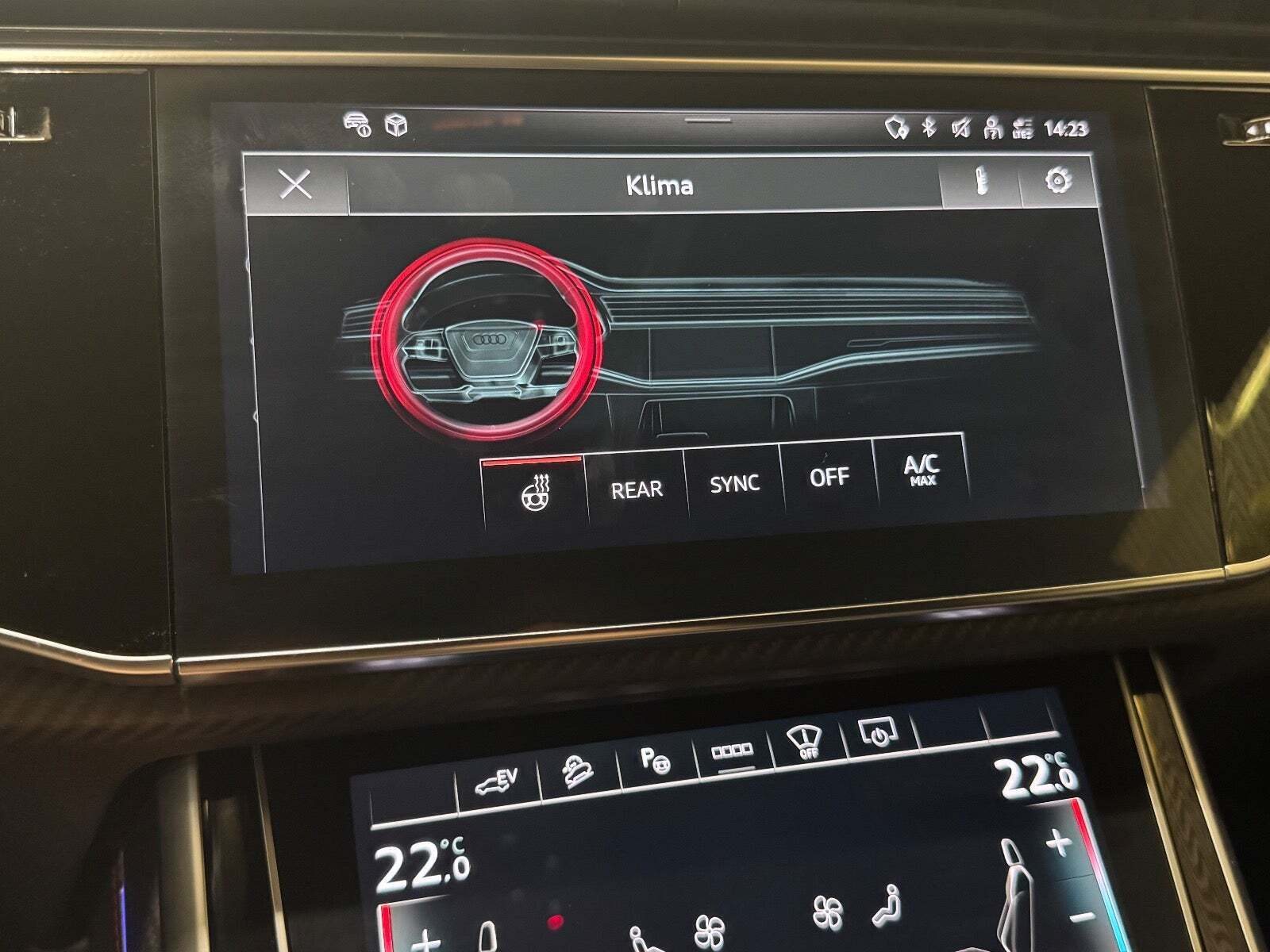 Sort Audi Q8 fra 2025