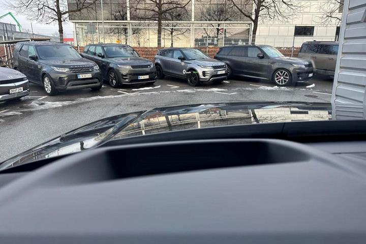 Sort Land Rover Range Rover sport fra 2025