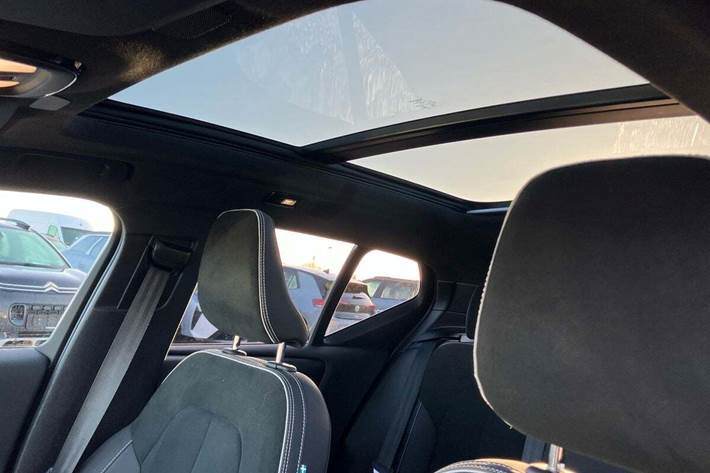 Hvid Volvo XC40 fra 2022