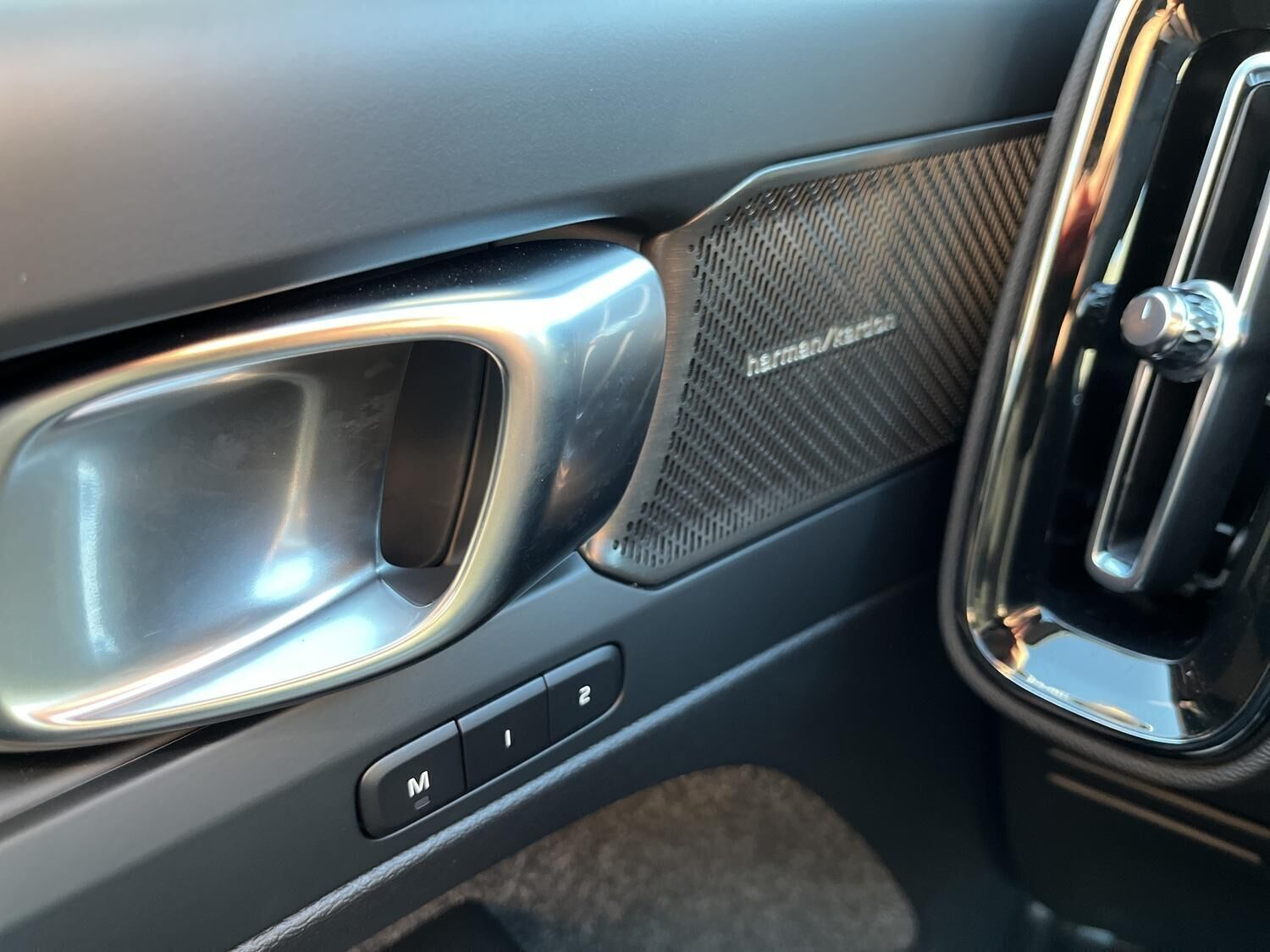 Hvid Volvo EX40 fra 2026