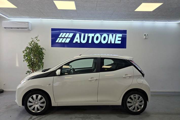 Hvid Toyota Aygo fra 2015