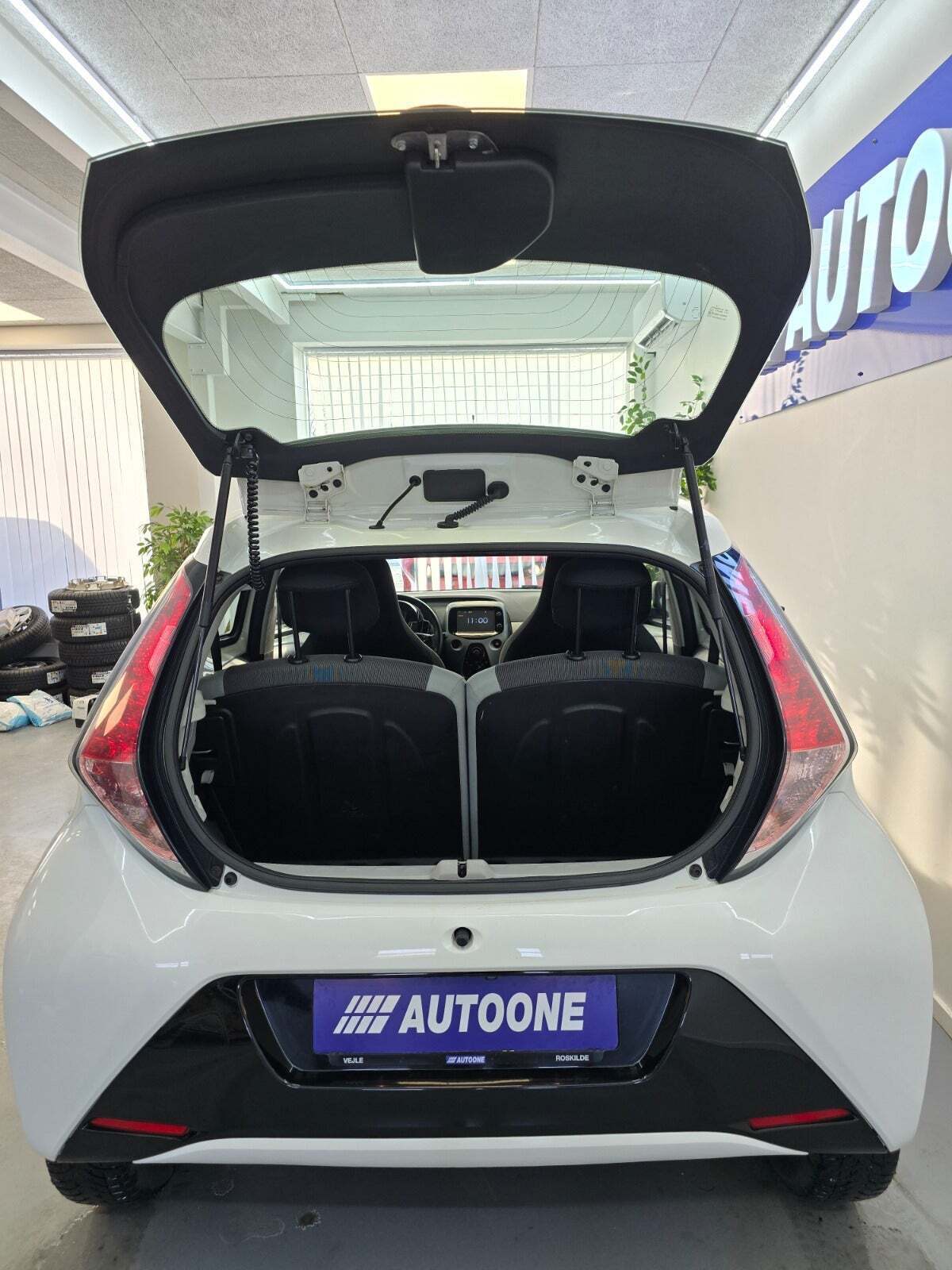 Hvid Toyota Aygo fra 2015