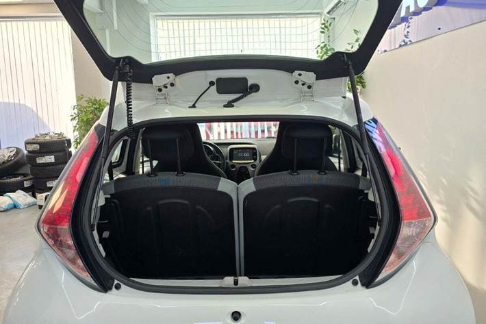 Hvid Toyota Aygo fra 2015