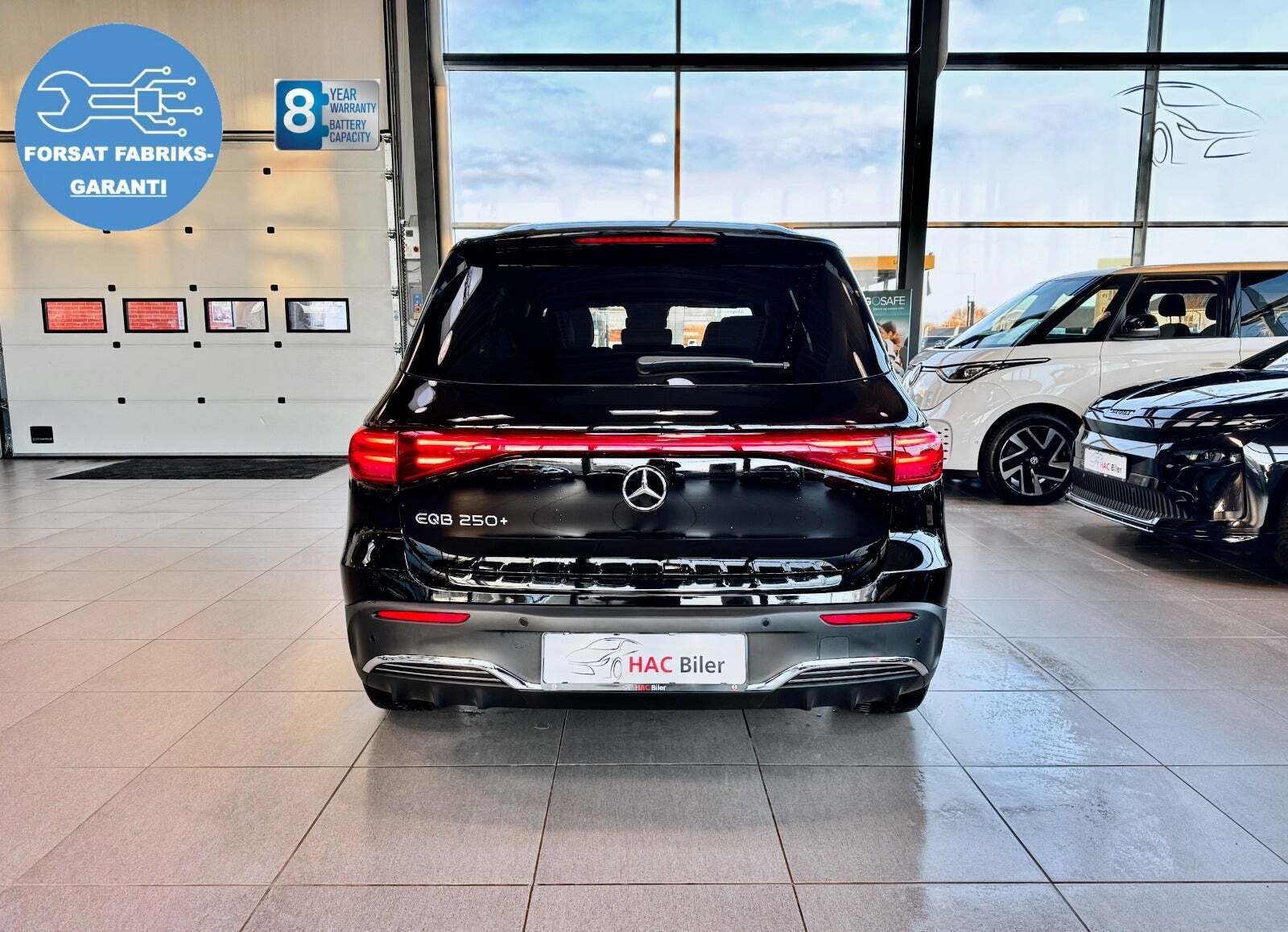 Sort Mercedes EQB250+ fra 2024